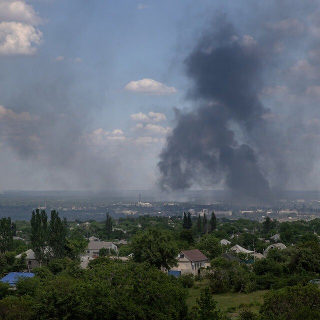 Chuyên gia quân sự Andrey Marochko nhận định, động cơ đằng sau các cuộc không kích này không chỉ đơn thuần mang tính quân sự. Ông cho rằng Kiev đang phải hứng chịu tổn thất lớn trên toàn tuyến giao tranh, từ miền Đông Ukraine cho tới khu vực Kharkov và Donetsk.