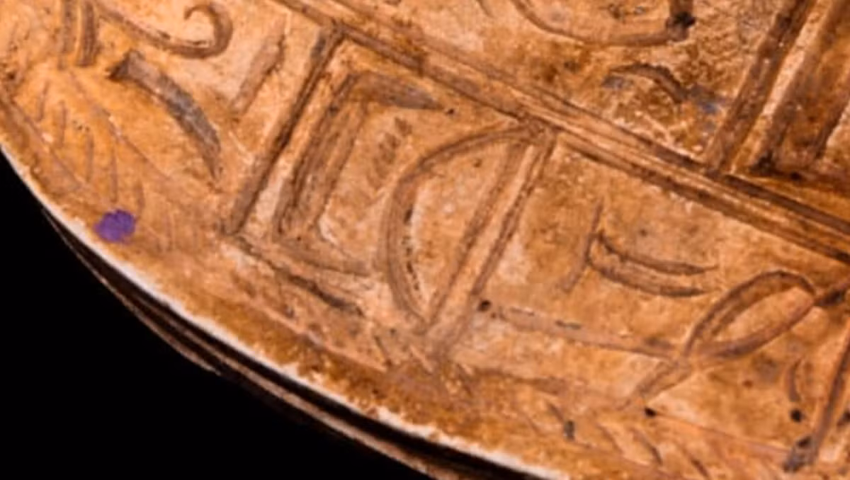 Tuy nhiên, phát hiện đặc biệt này lại không hề bình thường, nhất là khi nó đến từ một người trẻ tuổi như vậy. Ảnh: @Cơ quan Cổ vật Israel.