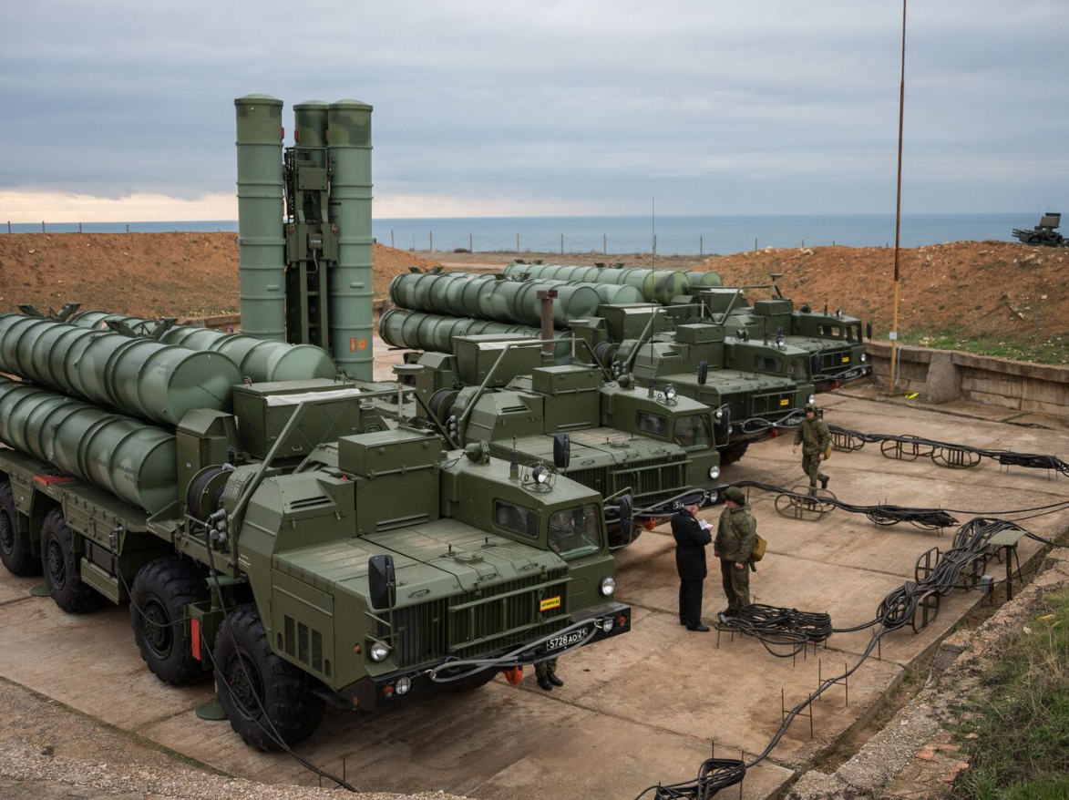 Động thái mới này từ Nga nhằm mục đích dùng hệ thống phòng không S-400 Triumph để vô hiệu hóa các mối đe dọa từ đối phương hiệu quả hơn thế nữa. Ảnh: @Russia Beyond.