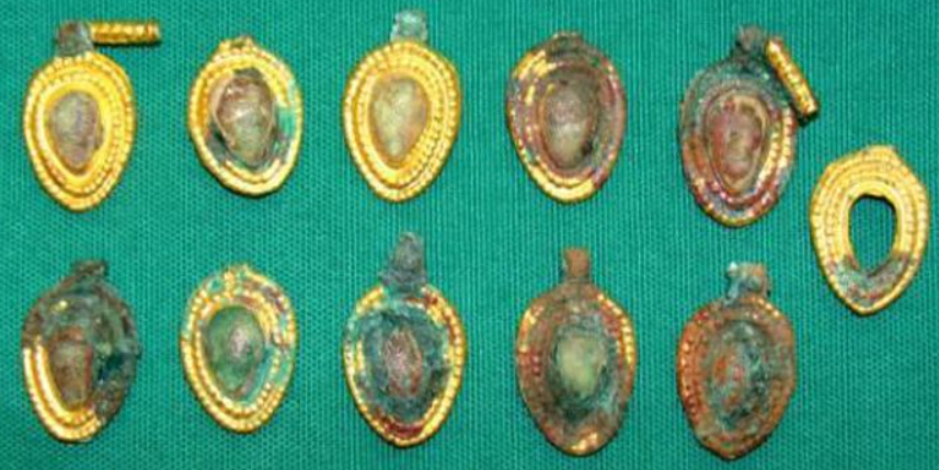 Đó là các món đồ trang sức bằng vàng và đồng thuộc Nền Văn Hóa Khojaly-Gadabay. Ảnh: @Bảo Tàng Cộng Hòa Azerbaijan.