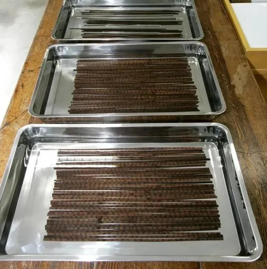 Nội dung trên các thẻ tre bao gồm các hướng dẫn chi tiết về việc đánh giá, huấn luyện và điều trị ngựa, cung cấp những hiểu biết quý giá về các thực tiễn cổ xưa trong thời kỳ Chiến Quốc. Ảnh: @Tbatb.