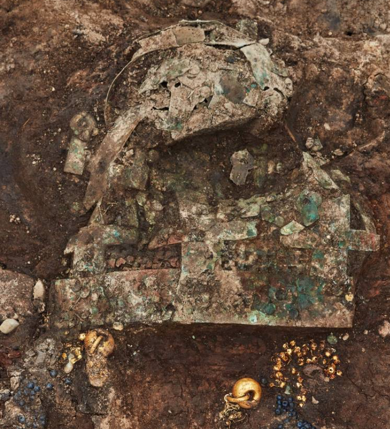 Trong ngôi mộ 120-2 này, các chuyên gia đã tìm thấy một chiếc vương miện nghi lễ có niên đại khoảng 1.400 năm tuổi. Ảnh: @Cơ quan Di sản Hàn Quốc.