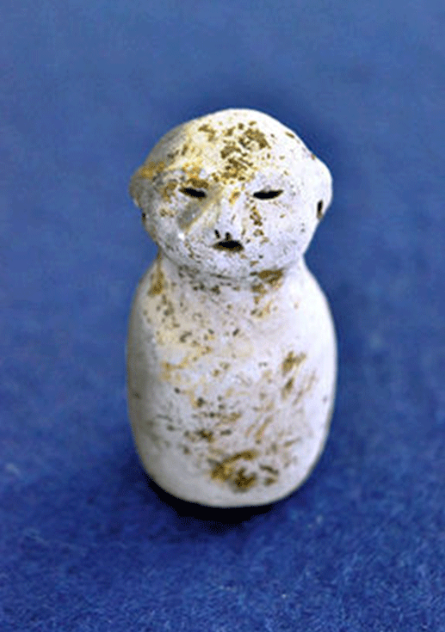 Sau khi làm sạch, kết hợp với việc thăm dò, phân tích khảo cổ học chuyên sâu cho thấy, đó là một con búp bê cổ đại. Ảnh: @Trung tâm Di sản Osaka.