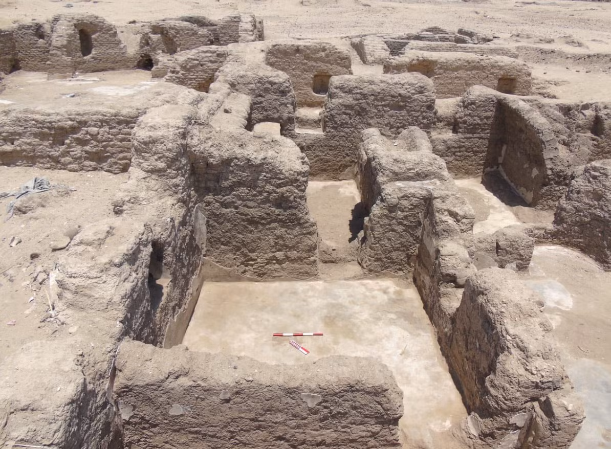 Ngôi mộ bí ẩn này được phát hiện tại Tell Roud Iskander ở vùng Maskhouta thuộc tỉnh Ismailia, Ai Cập. Ảnh: @Hội đồng Cổ vật Tối cao Ai Cập.