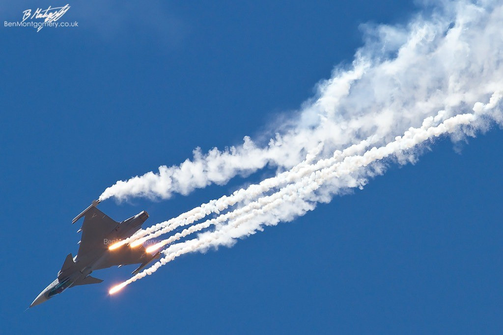 Dù các nỗ lực ngoại giao vẫn đang tiếp diễn, tình hình chiến sự tại Ukraine chưa cho thấy dấu hiệu hạ nhiệt. Các đợt tập kích đường không của Nga và viện trợ phòng không từ phương Tây cho thấy cuộc chiến còn kéo dài, trở thành thử thách sống còn cho Ukraine và phép thử nghiêm trọng với an ninh NATO.