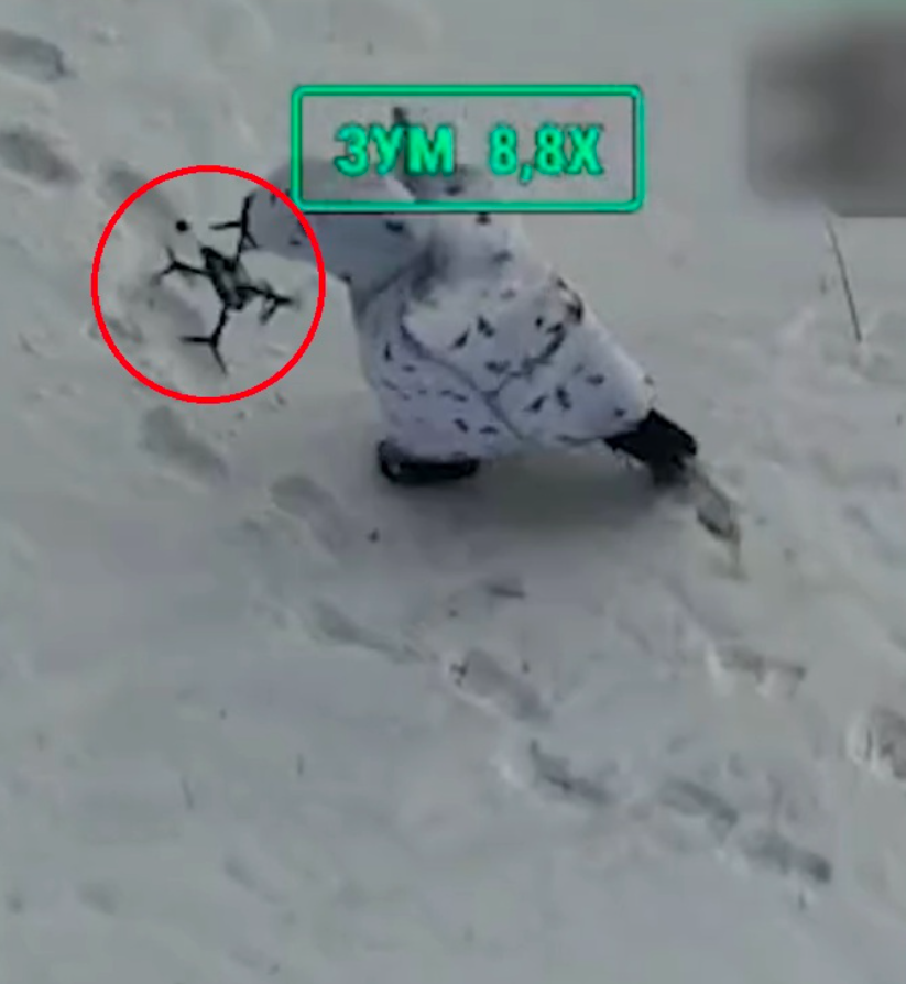 Cuộc giao tranh diễn ra ở những khu vực phủ đầy tuyết, nơi quân đội Nga dường như đang thử nghiệm trang bị bảo hộ mới trong điều kiện chiến đấu thực tế. Ảnh: @Defence_blog.