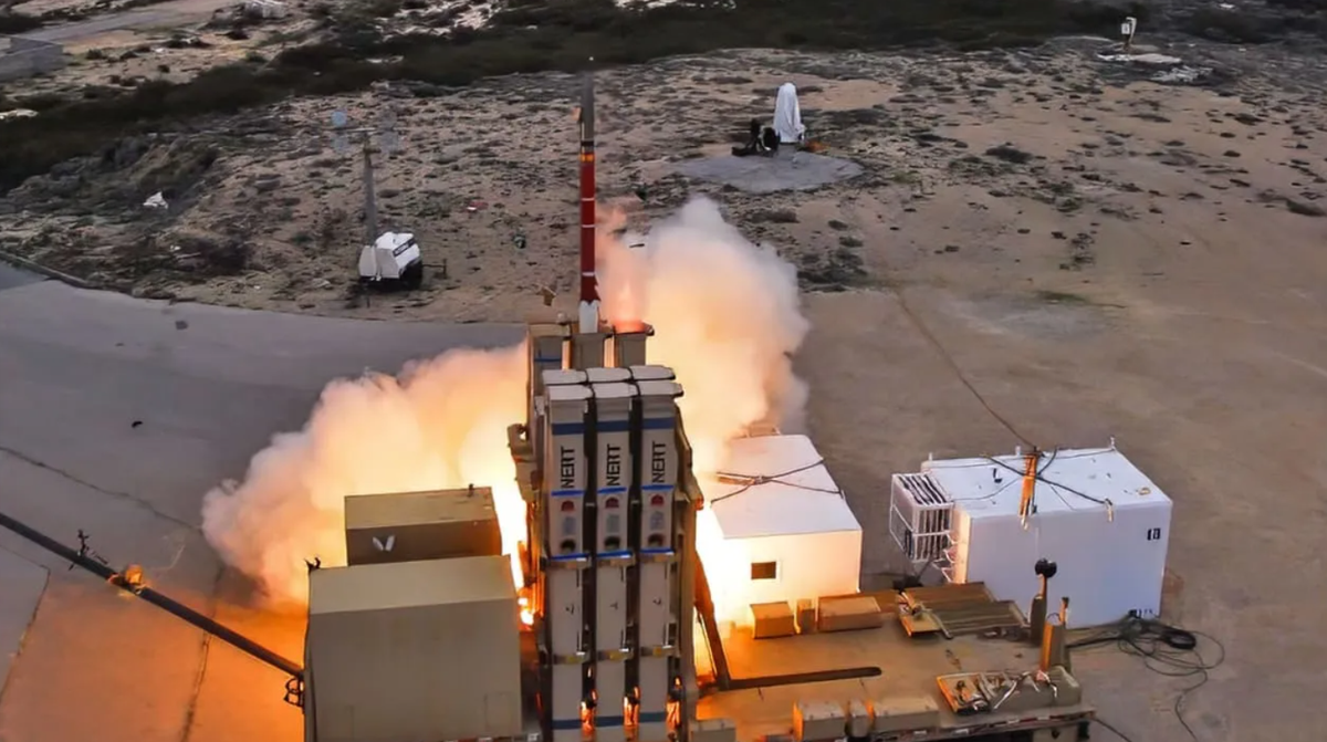 Trong thời gian đó, Bộ Quốc phòng Israel xác nhận, hệ thống David's Sling đã đánh chặn thành công tên lửa đạn đạo phóng từ Iran. Rafael cũng xác nhận David's Sling chuyên dùng cho tên lửa đạn đạo chiến thuật. Ảnh: @ The Times of Israel.