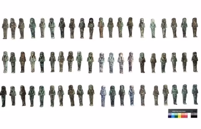 Chúng có tên là Ushabti. Ushabti là những bức tượng nhỏ mô phỏng người hầu được đặt quanh phía bắc lăng mộ Vua Shoshenq III như một phần của nghi lễ tôn giáo Ai Cập cổ đại. Ảnh: @Đại học Sorbonne.