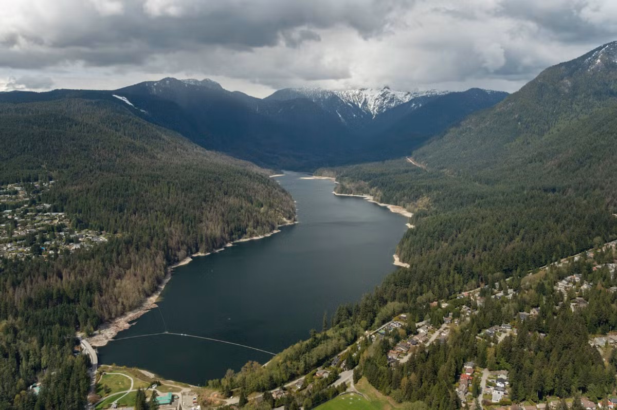 Khi tiến hành khai quật tại vùng nông thôn Vancouver, Canada, các chuyên gia đến từ trường Đại học Simon Fraser bất ngờ tìm thấy hiện vật cổ xưa kỳ lạ. Ảnh: @Đại học Simon Fraser.