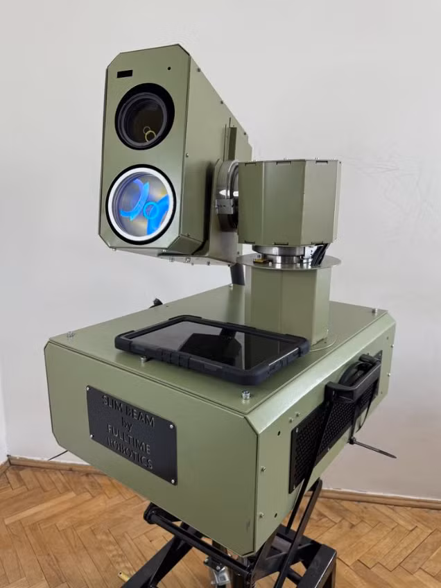 Thực tế, SlimBeam được tối ưu hóa để vô hiệu hóa các máy bay không người lái trinh sát và UAV FPV cỡ nhỏ - loại UAV thường được lực lượng Nga sử dụng để giám sát tiền tuyến và tấn công cảm tử. Ảnh: @Fulltime Robotics.