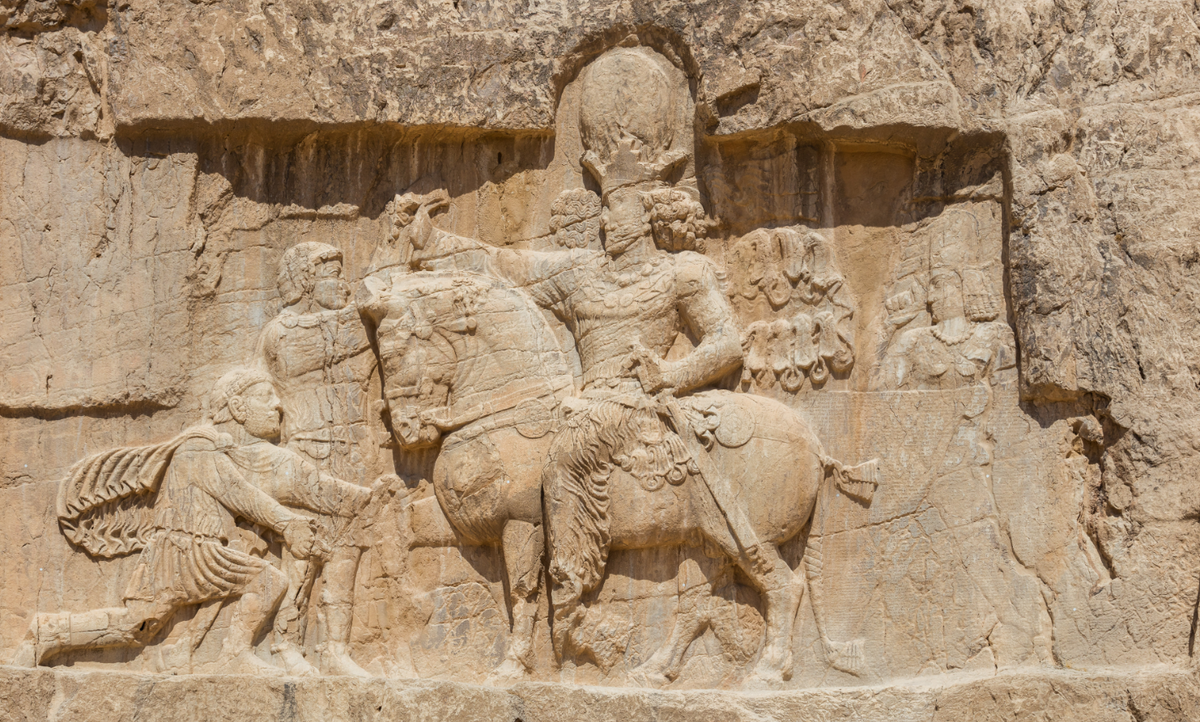 Và khu lăng mộ Vua Ba Tư Darius nằm tại Naqsh-e Rustam, cách Persepolis khoảng 12 km về phía tây bắc ở tỉnh Fars của Iran. Ảnh: @Cơ Quan Cổ Vật Iran.