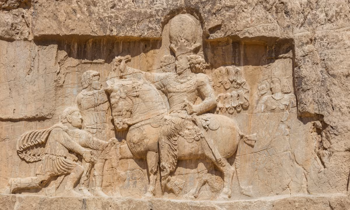 Và khu lăng mộ Vua Ba Tư Darius nằm tại Naqsh-e Rustam, cách Persepolis khoảng 12 km về phía tây bắc ở tỉnh Fars của Iran. Ảnh: @Cơ Quan Cổ Vật Iran.