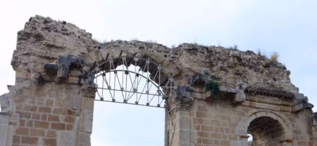 Trong quá khứ, nó được xây dựng để tưởng nhớ chiến thắng của Đế chế La Mã trước người Ba Tư, và nó trông thật tráng lệ. Ảnh: @Đại học Çukurova.