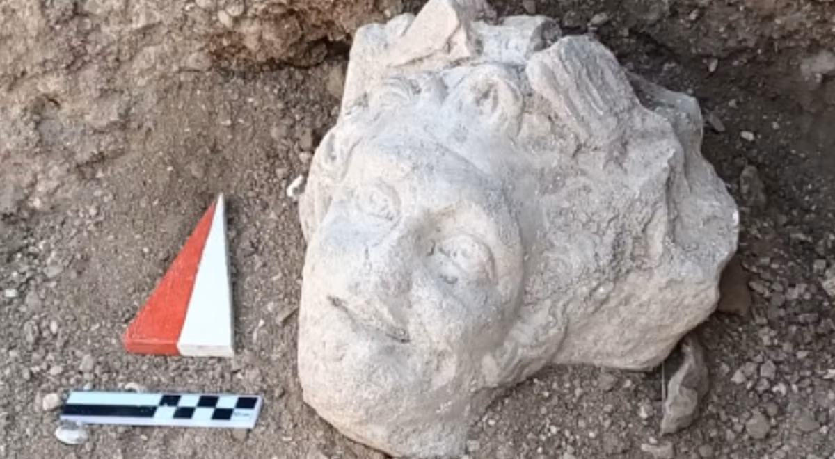 Sứ mệnh của vị thần này là chuyên bảo hộ cho các nhà hát cổ. Ảnh: @Đại học Izmir Katip Çelebi.