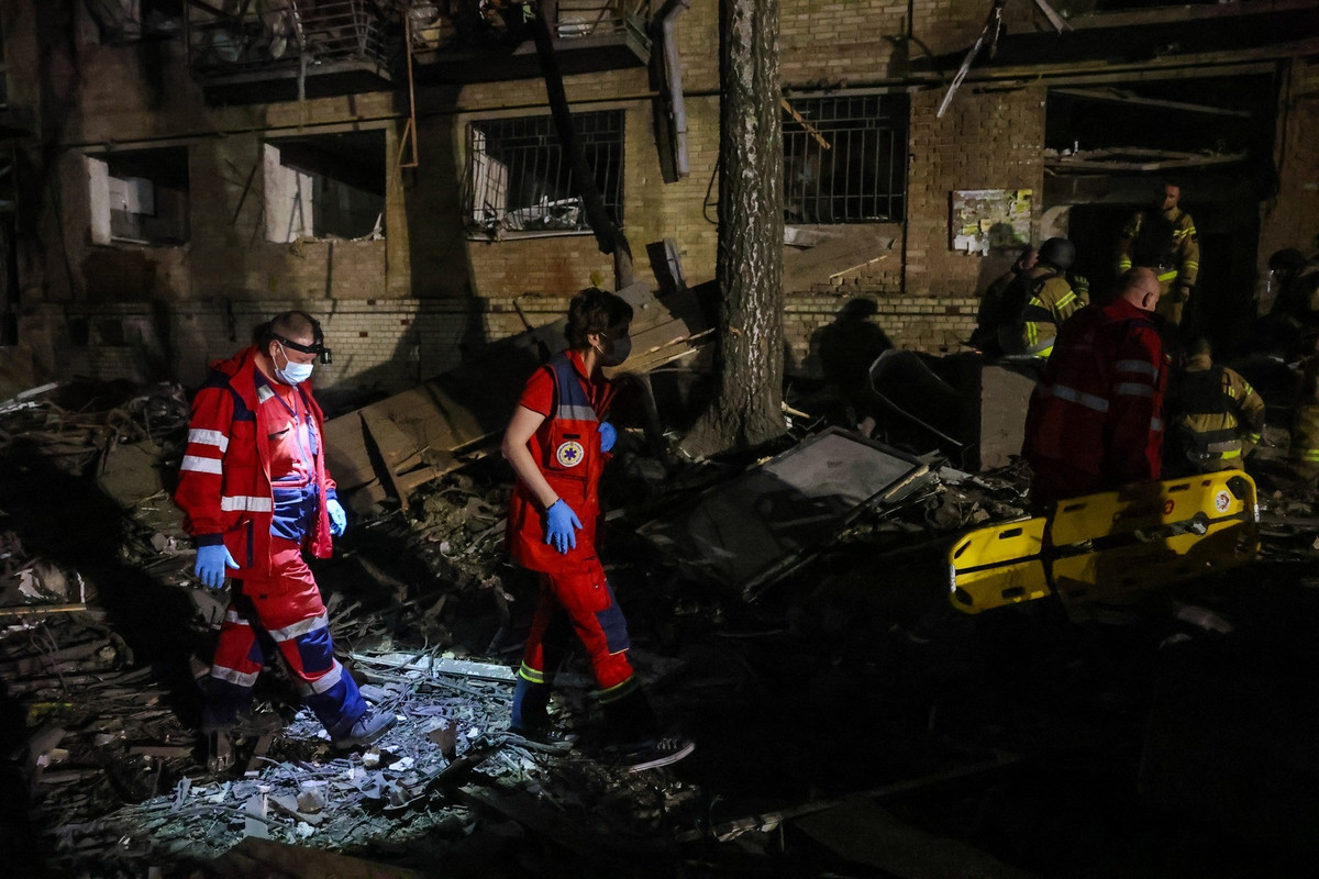 Cơ quan báo chí Lục quân Ukraine khẳng định các dịch vụ cấp cứu đã có mặt ngay lập tức sau khi tiếng nổ đầu tiên vang lên. Lực lượng y tế dã chiến đã tiến hành sơ cứu và chuyển thương binh đến bệnh viện quân y gần nhất để tiếp tục điều trị.