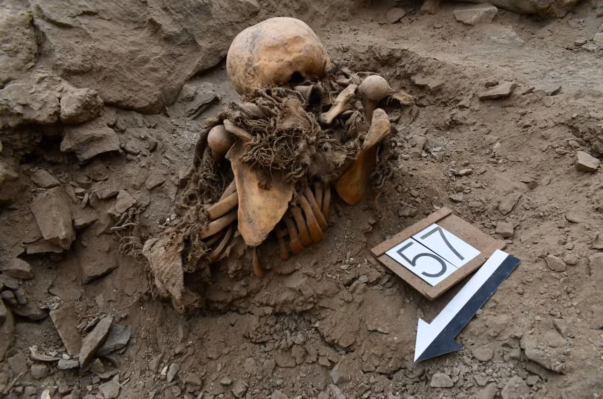 Hố tròn có tường đá bao quanh một cách kỳ lạ, có niên đại từ thời tiền Inca. Ảnh: @Đại học Wrocław.