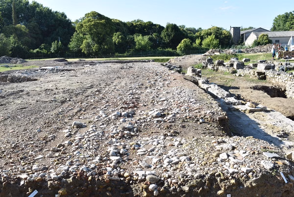 Khi tiến hành khai quật tại Aquileia, đông bắc nước Ý, các chuyên gia đến từ trường Đại học Verona bất ngờ tìm thấy nhiều hiện vật cổ xưa kỳ lạ. Ảnh: @Đại học Verona.