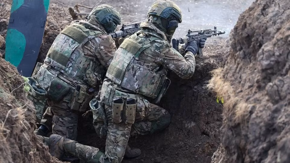 Tuy nhiên, phía Ukraine được dự đoán sẽ không dễ dàng từ bỏ vị trí. Các báo cáo cho thấy, quân đội Ukraine nhiều khả năng đã triển khai thêm khí tài chống tăng, pháo phản lực và UAV trinh sát nhằm giữ bằng được tuyến phòng thủ. Thị trấn Orekhovo có thể trở thành tâm điểm giao tranh ác liệt trong thời gian tới, thậm chí chứng kiến một trận công - thủ kéo dài.