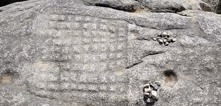 Đó là một di tích tựa như bàn cờ vua cổ. Ảnh: @Cục Văn hóa và Du lịch Tây Tạng.