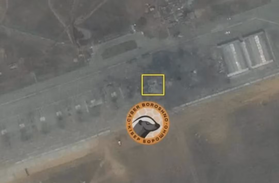 Cụ thể, vào đêm ngày 27/6 vừa qua, một cuộc tấn công bằng máy bay không người lái do Cơ quan An ninh Ukraine (SBU) thực hiện đã nhắm mục tiêu thành công vào máy bay tại Căn cứ Không quân Marinovka ở khu vực Volgograd. Ảnh: @CyberBoroshno (kiber_boroshno / Telegram).