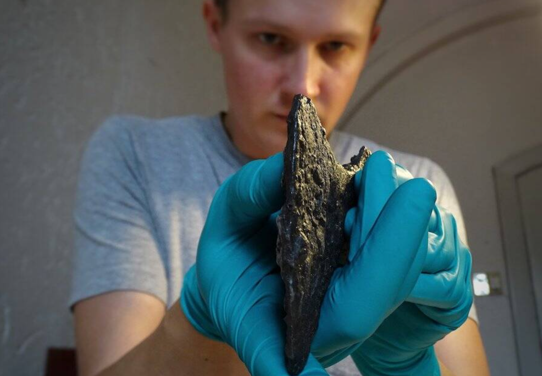 Giả thuyết của họ xuất phát từ việc phát hiện ra loại rìu được chôn cùng người phụ nữ. Ảnh: @Đại học Ba Lan.