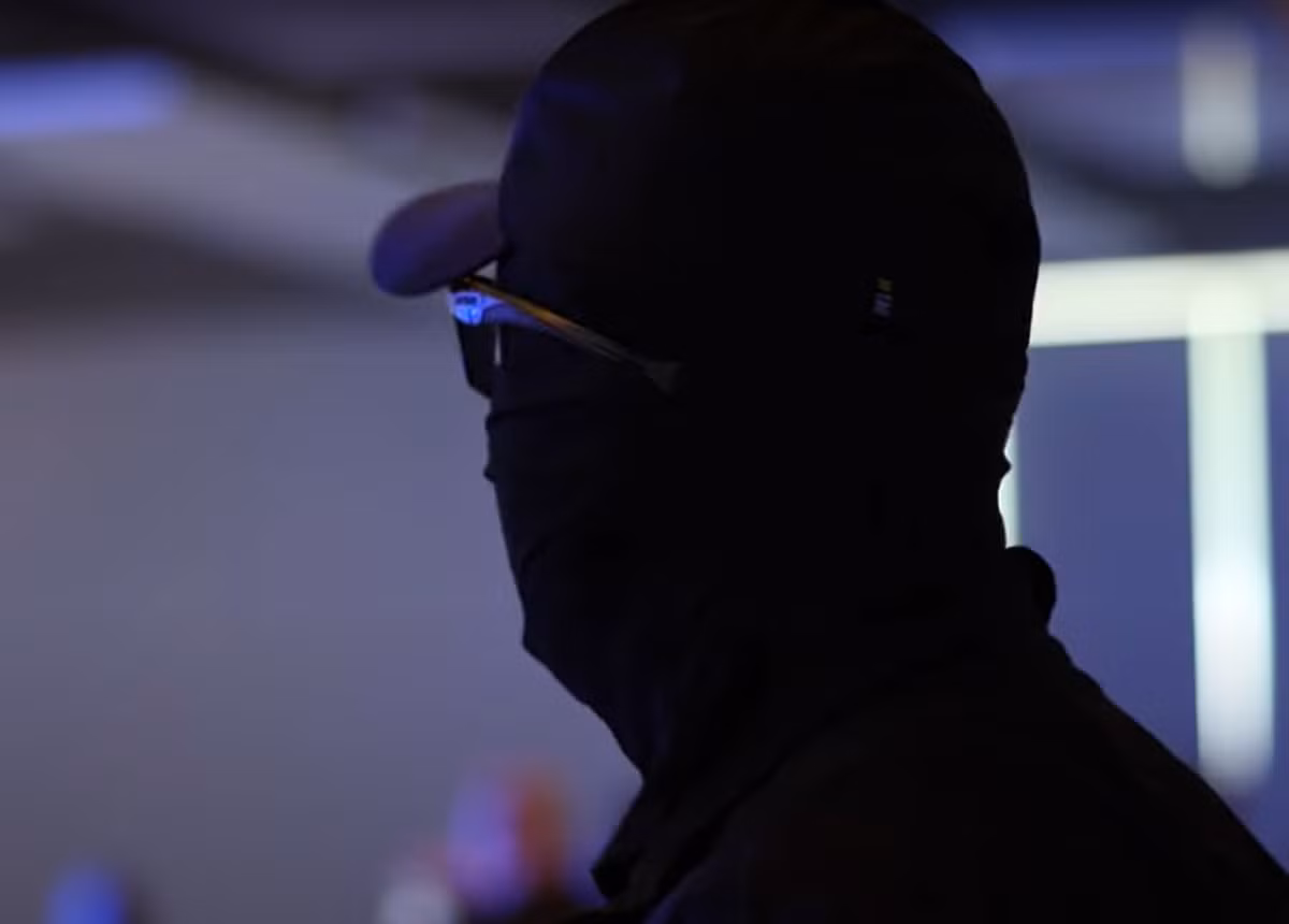 Chỉ huy (giấu tên) của Group 13, đơn vị tàu không người lái của Cục Tình báo Quốc phòng Ukraine, đã nói về diễn biến của chiến dịch chống lại Nga: “Trong hai năm sử dụng nhiều loại tàu không người lái Magura để chiến đấu, các chuyên gia tình báo quân sự Ukraine đã tấn công tổng cộng 17 mục tiêu trên biển và trên không của Nga, 15 trong số đó đã bị phá hủy hoàn toàn. Group 13 đã đẩy dồn Hạm đội Biển Đen của Liên bang Nga đến các căn cứ của họ. Họ bị hạn chế trong các hành động của mình, họ không thể thực hiện bất kỳ nhiệm vụ nào như dự định”. Ảnh: @GUR.