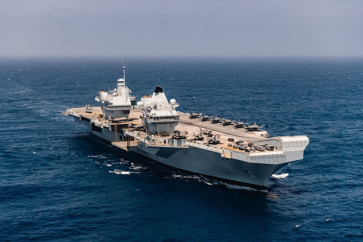 Sách trắng quốc phòng 2025 của Nhật Bản nhận định môi trường an ninh hiện nay là “nghiêm trọng và phức tạp nhất trong thời kỳ hậu chiến”. Tokyo nhấn mạnh rằng trật tự hòa bình quốc tế đang bị thách thức nặng nề, buộc nước này phải mở rộng liên minh và tăng cường hợp tác quốc tế.