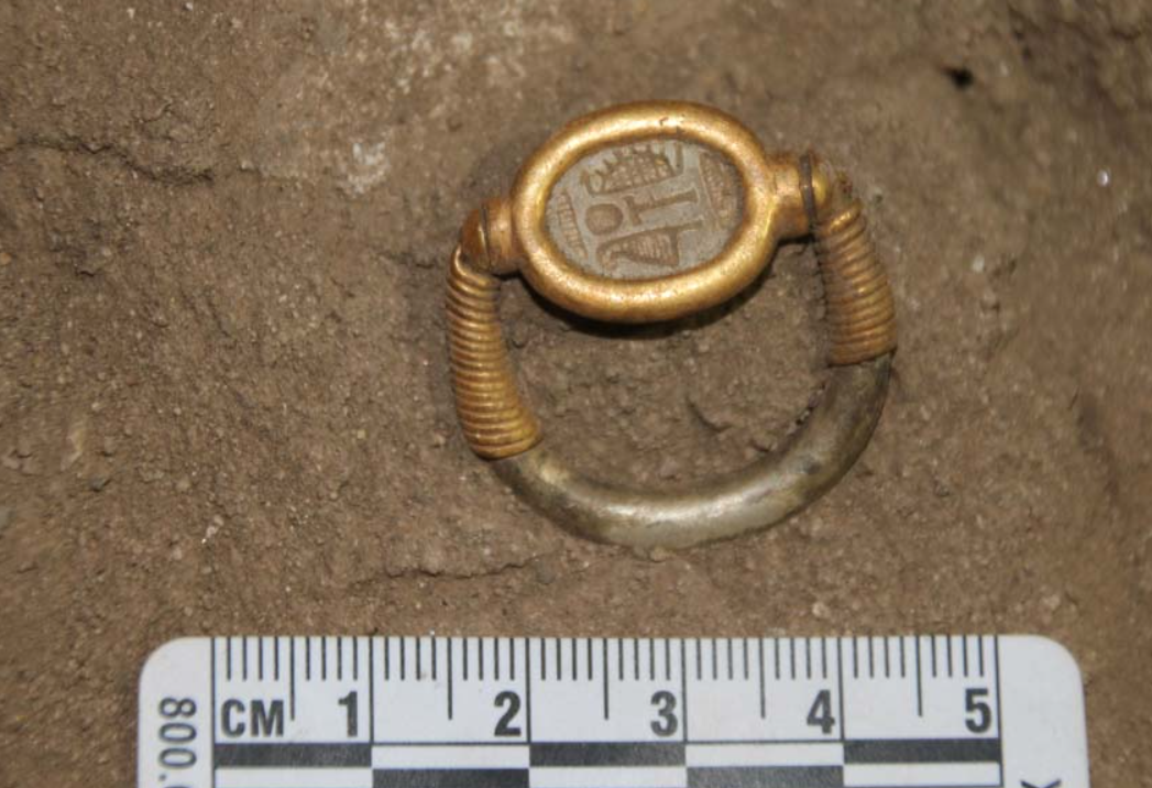 Cùng với các xác ướp, khu mộ còn chứa nhiều hiện vật cổ. Ảnh: @Đại học Ludwig-Maximilians.