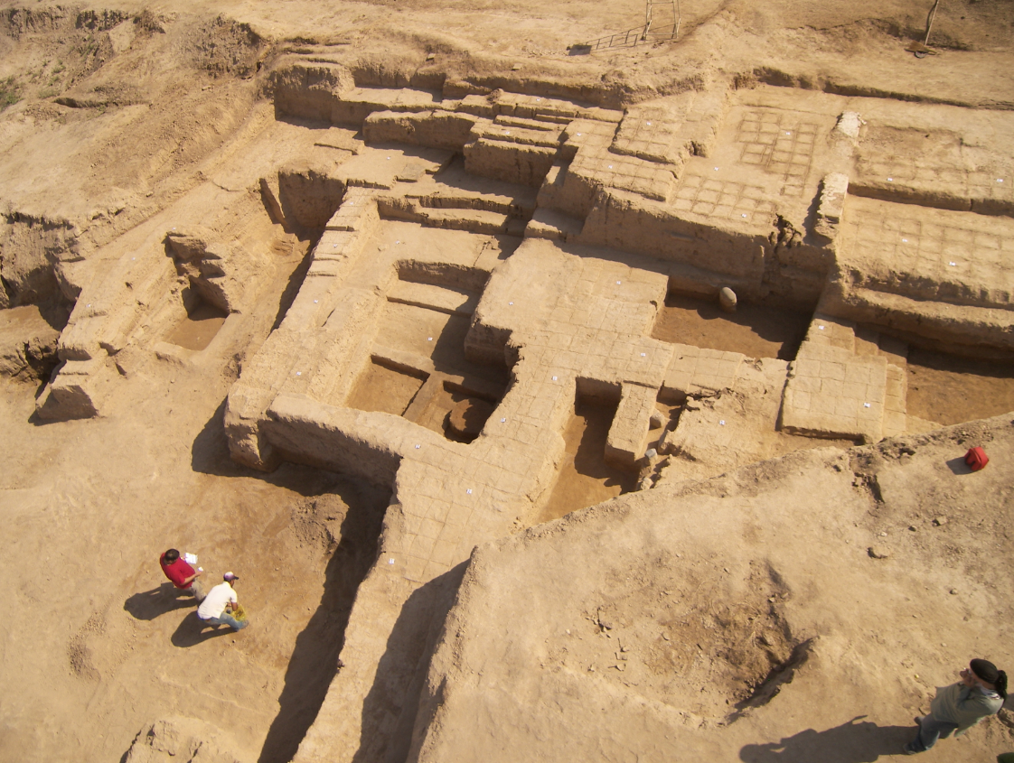 Khi tiến hành khai quật tại gò Sang-e Chakhmaq, các chuyên gia đến từ Bảo tàng Quốc gia Iran bất ngờ tìm thấy một vật thể cổ xưa kỳ lạ. Ảnh: @Bảo tàng Quốc gia Iran.