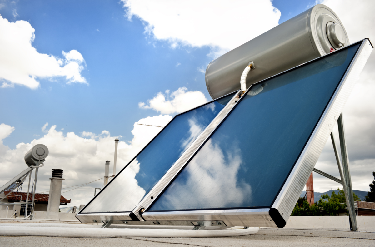 Các nhà nghiên cứu đến từ Viện Công nghệ Quốc gia Ấn Độ Kurukshetra và Viện Năng lượng Mặt trời Quốc gia Ấn Độ Gurugram đã tạo ra một nguyên mẫu hệ thống bình nước nóng năng lượng mặt trời sử dụng cát thông thường để lưu trữ nhiệt. Ảnh: @Department of Energy.