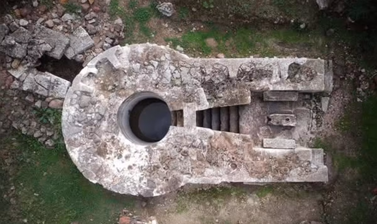 Tất cả những hiện vật này đều nói lên một cuộc sống sôi động, nhưng không liên tục. Người ta không sống ở đây mỗi ngày: họ đến Melksham để mua, bán, có lẽ là để thờ cúng ... Và để lại một thứ gì đó như một lời hứa với số phận. Ảnh: @Crispus Caesar.