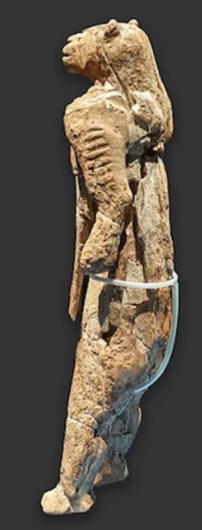 Hình dạng kỳ ảo của tác phẩm điêu khắc thậm chí còn cho thấy sự tồn tại của các hệ thống tín ngưỡng phức tạp có thể liên quan đến thần thoại, các nghi lễ pháp sư và tôn giáo. Ảnh: @Bảo tàng Ulm.