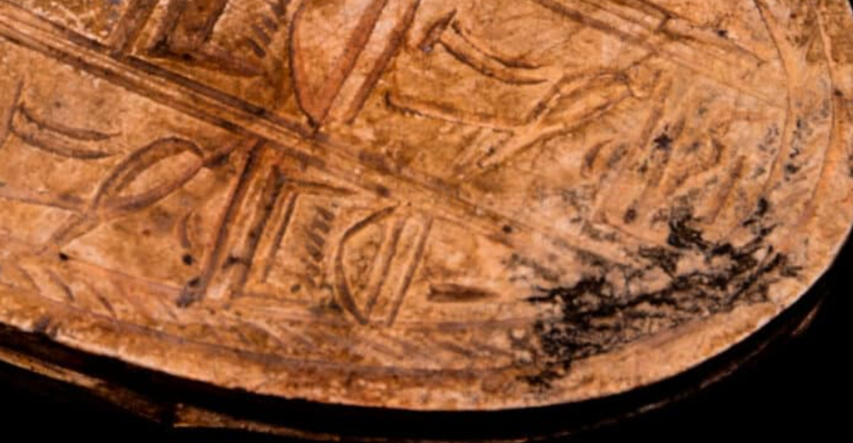 Các chuyên gia đã xác định vật thể này là một tượng đá nhỏ Thời Kỳ Đồ Đồng Giữa, được thiết kế theo hình dạng của một con bọ hung, một loài vật linh thiêng đối với người Ai Cập cổ đại và tượng trưng cho sự tái sinh và sự sống. Ảnh: @Cơ quan Cổ vật Israel.