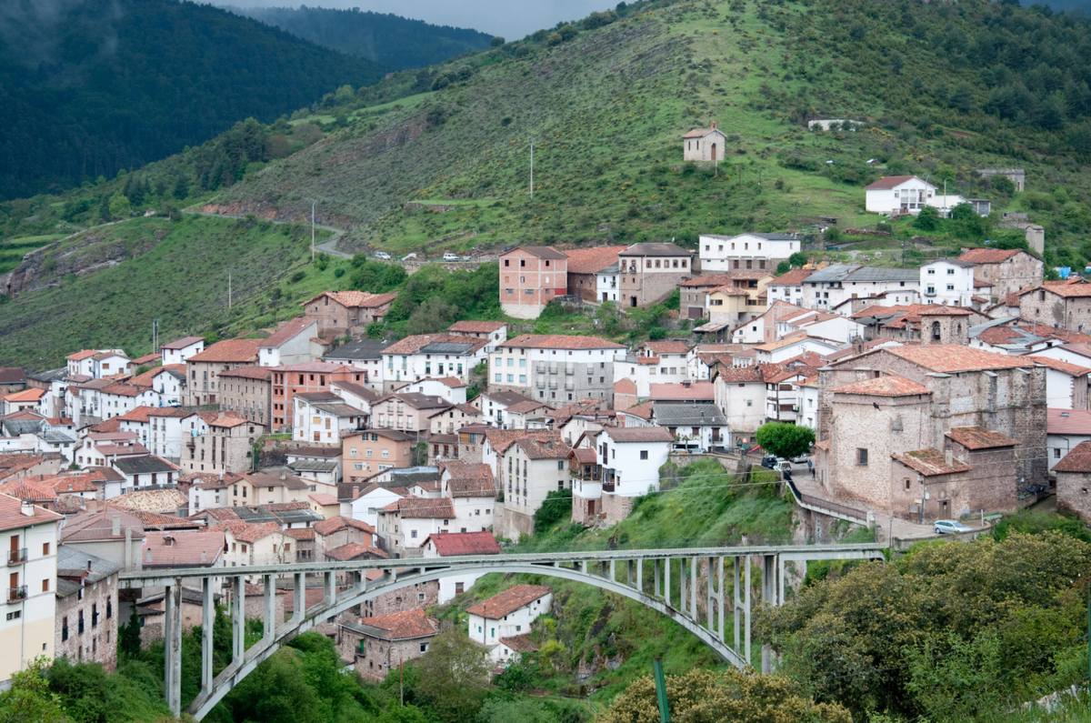 Một nhóm bia đá bí ẩn được khắc cách đây gần hai nghìn năm tại các thung lũng hẻo lánh của Camero Nuevo (La Rioja, Tây Ban Nha), đã trở thành chủ đề khảo cổ quan trọng. Ảnh: @Đại học Valencia.