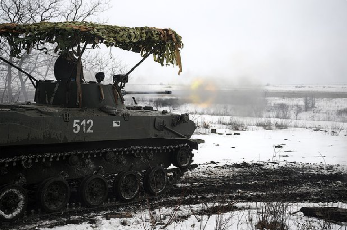Báo cáo từ Ukraine cho biết, đã phát hiện các tổ trinh sát và phá hoại của Nga ở khu vực phía tây Yablunivka — một phản ứng dây chuyền sau khi phòng tuyến sông Bichok bị phá vỡ. Bước tiếp theo của quân Nga có thể là tấn công Yablunivka từ phía sau, khiến tình hình càng trở nên tồi tệ hơn đối với Ukraine. Quân Nga rất có thể sẽ tiếp tục bao vây các khu vực này và giành quyền kiểm soát hoàn toàn. Ảnh: RIA Novosti