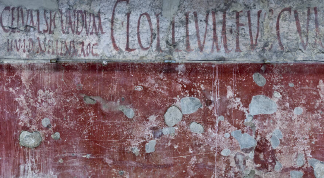 Các bức tường này đầy ắp những khẩu hiệu ủng hộ ứng cử viên, những lời buộc tội lẫn nhau và những bài thơ dí dỏm. Ảnh: @Đại học Warwick.