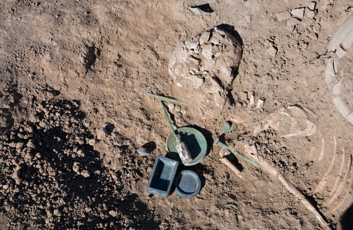 Sự phong phú của ngôi mộ cho thấy người phụ nữ trẻ này nắm giữ một vai trò xã hội quan trọng trong thời kỳ đó. Ảnh: @Viện Nghiên Cứu British Institute of Persian Studies.