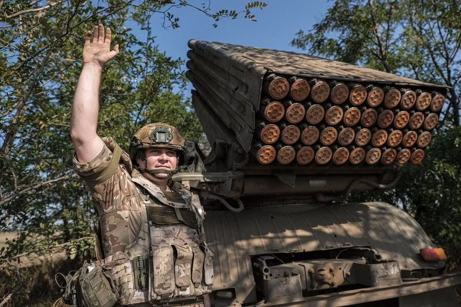 Cuộc đối đầu ở Kupyansk dự kiến còn kéo dài, với nhịp độ khốc liệt không thua kém các mặt trận khác. Dù kết quả cuối cùng chưa ngã ngũ, tình hình hiện tại cho thấy Nga đang từng bước tạo ưu thế, trong khi Ukraine phải đối mặt với thách thức ngày càng lớn trong việc duy trì sức phòng thủ ở khu vực chiến lược này.