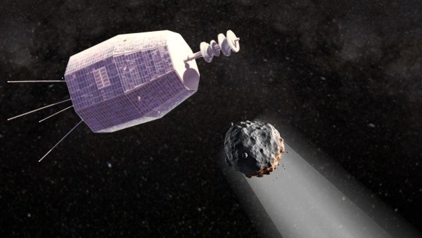 Giả thuyết khả dĩ nhất là do sự tích tụ và phóng tĩnh điện. Trải qua hàng thập kỷ trôi nổi trong không gian, vỏ kim loại của Relay 2 có thể đã tích tụ một lượng lớn tĩnh điện từ môi trường xung quanh. Tín hiệu mà các nhà khoa học bắt được có thể chính là khoảnh khắc lượng tĩnh điện này đột ngột được giải phóng, tạo ra một vụ đoản mạch và phát ra một chớp sóng vô tuyến mạnh mẽ.