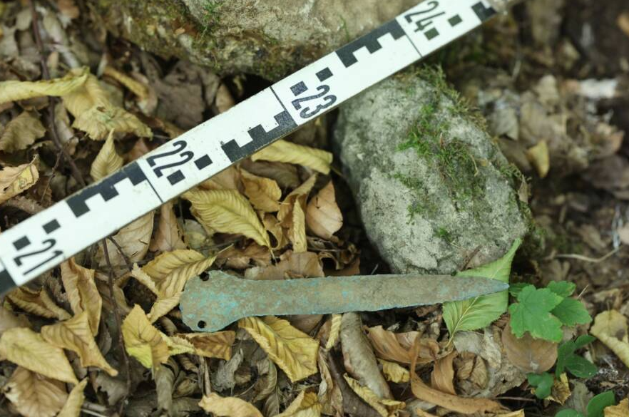 Kết quả cho thấy, đó một con dao găm cổ. Ảnh: @Văn phòng Bảo tồn Di tích và Khảo cổ học bang Thuringia.