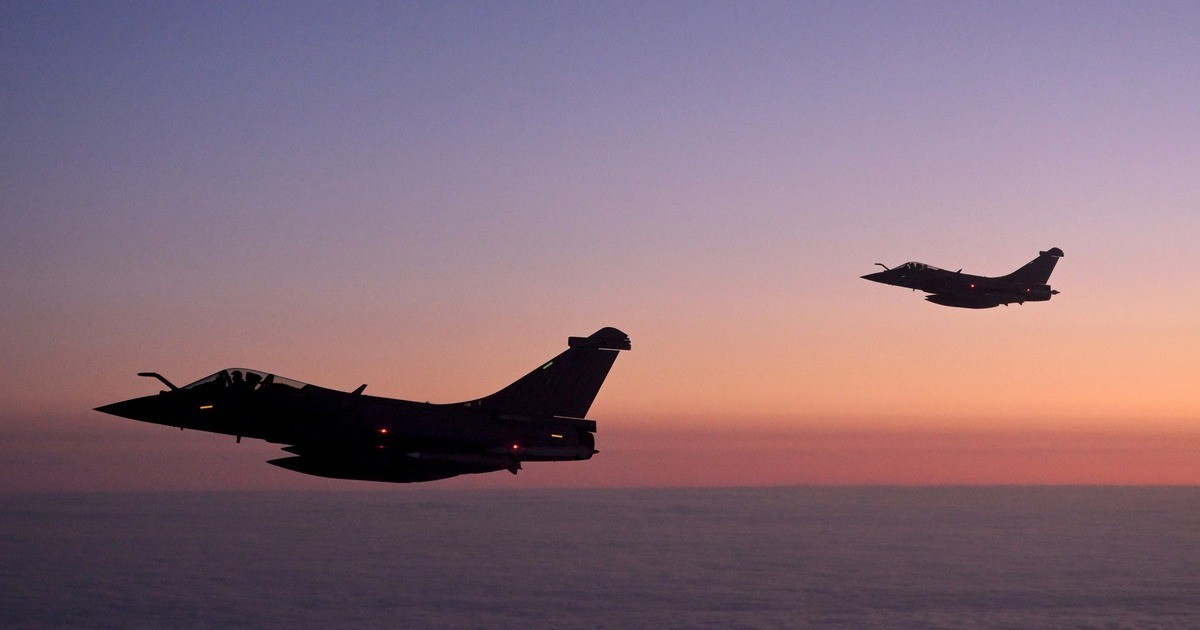 Bộ Chỉ huy Tác chiến Ba Lan cho biết, toàn bộ hành trình của các vật thể lạ đã được theo dõi liên tục bằng radar và các phương tiện trinh sát kỹ thuật khác. Trong khi chưa thể xác định rõ bản chất các vật thể, quân đội Ba Lan đã chủ động triển khai các biện pháp phòng ngừa, nhằm bảo đảm an toàn cho khu vực dân cư và hoạt động hàng không dân dụng.