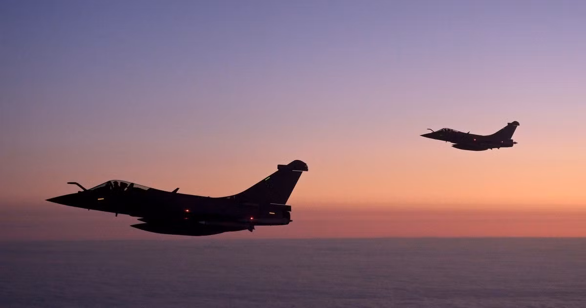 Bộ Chỉ huy Tác chiến Ba Lan cho biết, toàn bộ hành trình của các vật thể lạ đã được theo dõi liên tục bằng radar và các phương tiện trinh sát kỹ thuật khác. Trong khi chưa thể xác định rõ bản chất các vật thể, quân đội Ba Lan đã chủ động triển khai các biện pháp phòng ngừa, nhằm bảo đảm an toàn cho khu vực dân cư và hoạt động hàng không dân dụng.