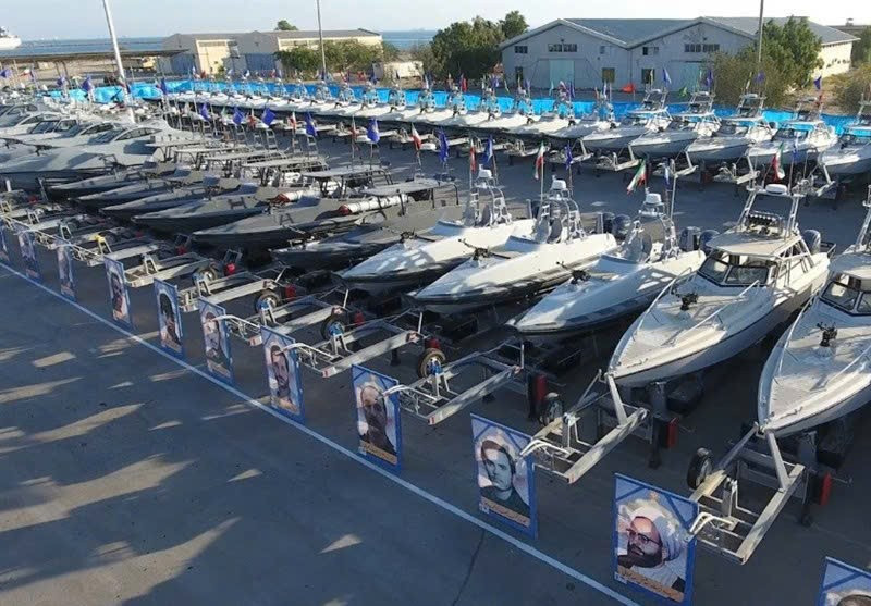 Xuồng tấn công tốc độ cao là một phần trong chiến thuật “bầy đàn”, nhằm gây quá tải hệ thống phòng thủ của tàu chiến hiện đại.