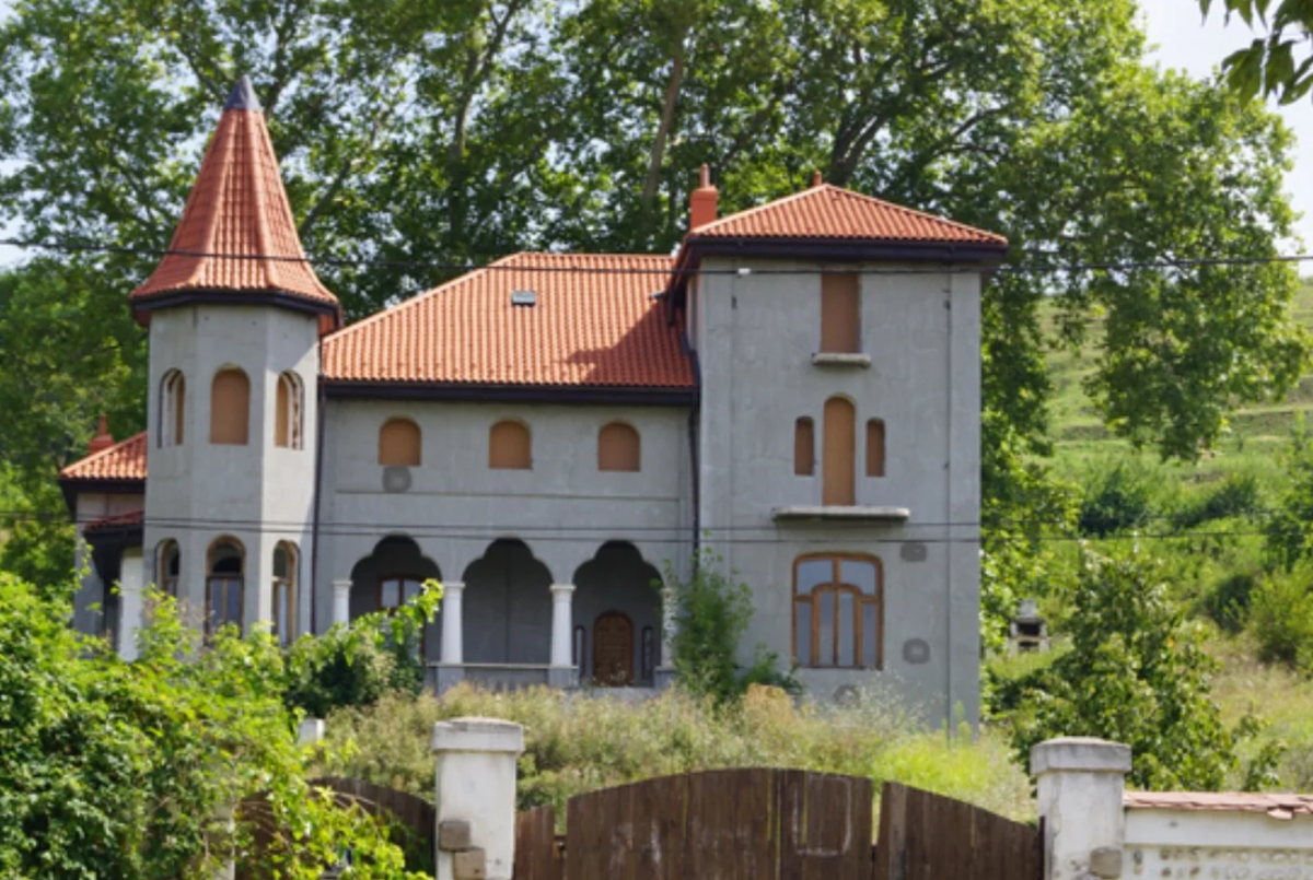 Theo người tìm thấy, kho báu được khai quật gần Ștefănești, thuộc vùng lịch sử Muntenia, trong Wallachia, ở Romania. Ảnh: @RO Detecting.