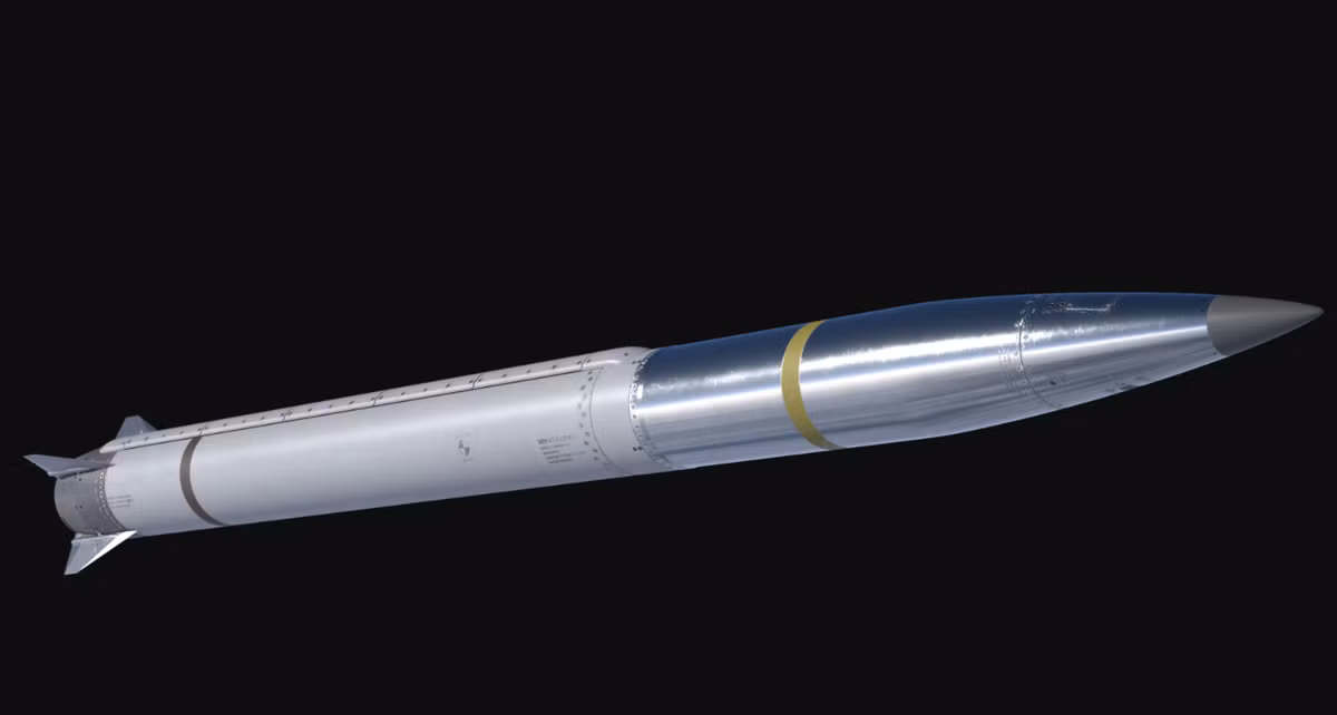 Động thái này được Nhà Trắng và các nguồn tin quốc hội Mỹ xác nhận, phản ánh mối lo ngại về việc kho dự trữ quân sự của Mỹ đang cạn kiệt sau nhiều năm viện trợ cho Ukraine. Ảnh: @ ABC News.