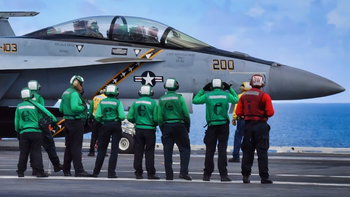 Một trong những sự cố nghiêm trọng nhất là vụ va chạm giữa hai máy bay trên không khiến nhiều phi công thiệt mạng. Tai nạn này xảy ra trong quá trình hoạt động tác chiến cường độ cao.