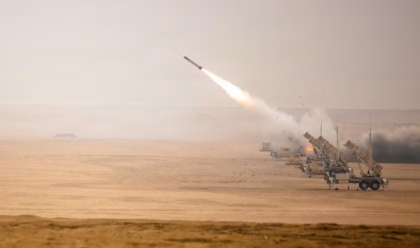 Câu hỏi then chốt là liệu hệ thống phòng không cơ động như Patriot có đủ khả năng bảo vệ lực lượng đang di chuyển trước các đòn đánh liên tục hay không.