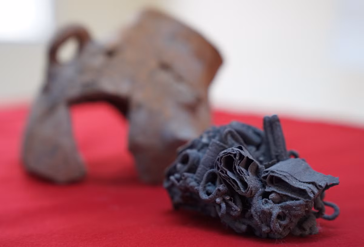 Chúng bao gồm nhẫn, hoa tai, trâm cài tóc làm bằng dây bạc và băng đô làm bằng các tấm sọc. Ảnh: @Đại học Ege.