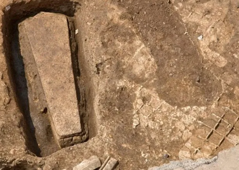 Theo nhà khảo cổ học Agre, những vật phẩm này được chế tác bởi một xưởng kim hoàn có liên hệ với triều đình Thracian hoặc bởi các nghệ nhân Hy Lạp lưu động. Nghệ thuật xa hoa và chính trị biểu tượng đan xen vào nhau trong cái chết của một vị thủ lĩnh. Ảnh: @Daniela Agre và Deyan Dichev.