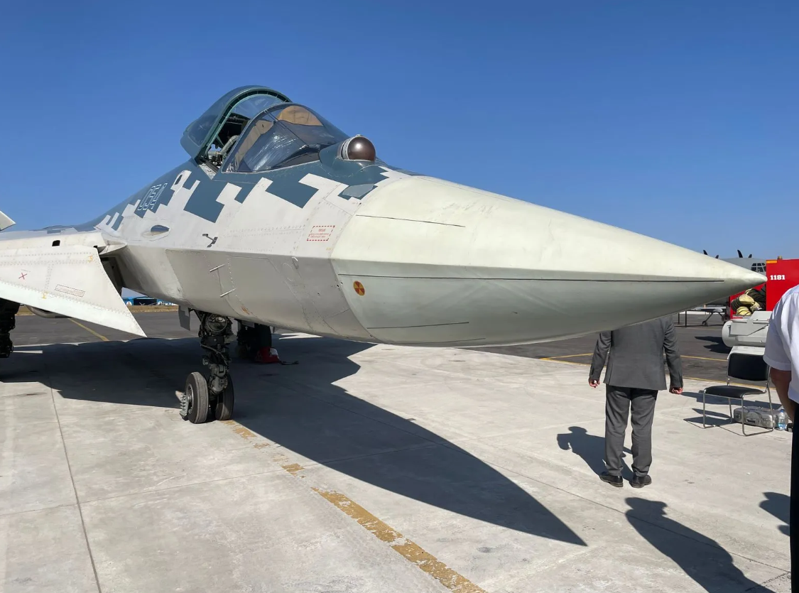 Ngoài ra, cuộc chiến đang diễn ra của Nga tại Ukraine đã gây căng thẳng cho ngành công nghiệp quốc phòng của nước này, với ưu tiên cho nhu cầu trong nước hơn là xuất khẩu. Những thách thức này cho thấy, việc triển khai hoạt động quy mô lớn của dòng Su-57E có thể gặp phải những rào cản về mặt hậu cần, ngay cả khi Algeria chuẩn bị đón nhận và tích hợp nó vào lực lượng không quân. Ảnh: @National Security Journal.